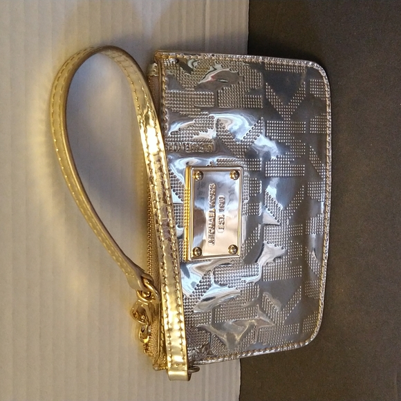 VGUC. Michael Michael kors wristlet. - Picture 1 of 7